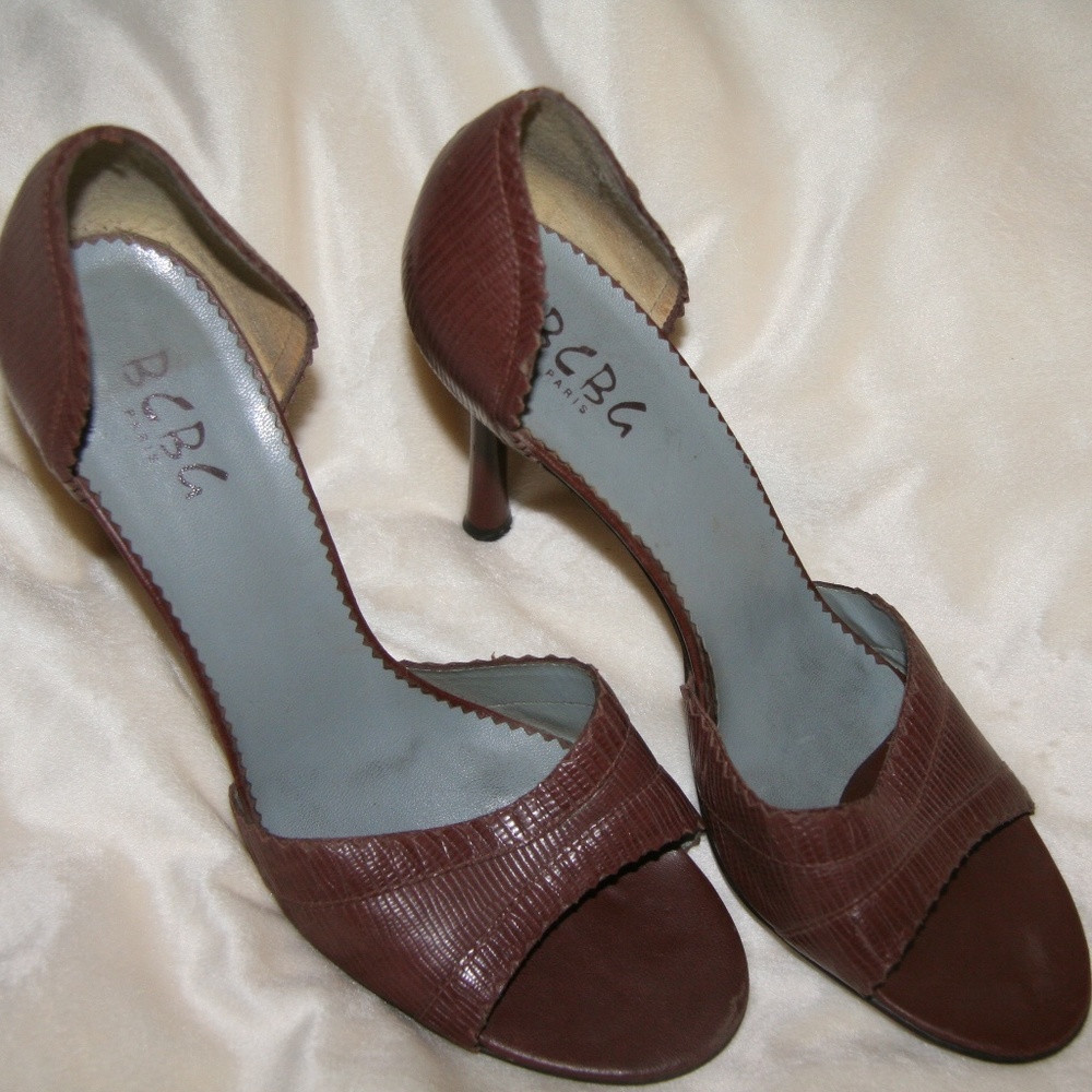 BCBG BROWN OPEN TOE HEEL SIZE 8.5